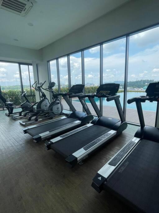 Sunway Gandaria 3br Full Ac W/ Pool Wi-fi Netflix Apartment *